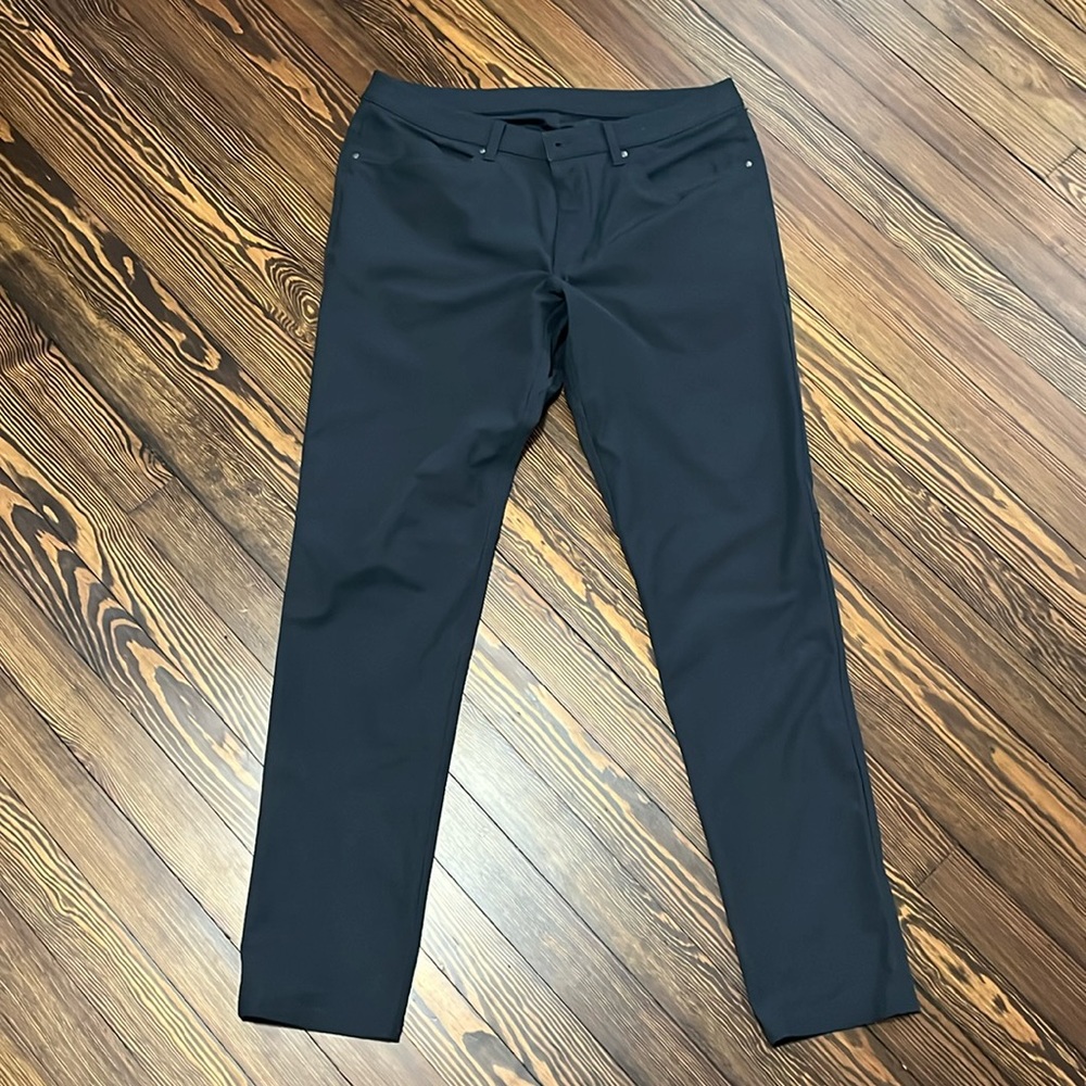 Lululemon Men’s Commission Pant size: 33 X 32
